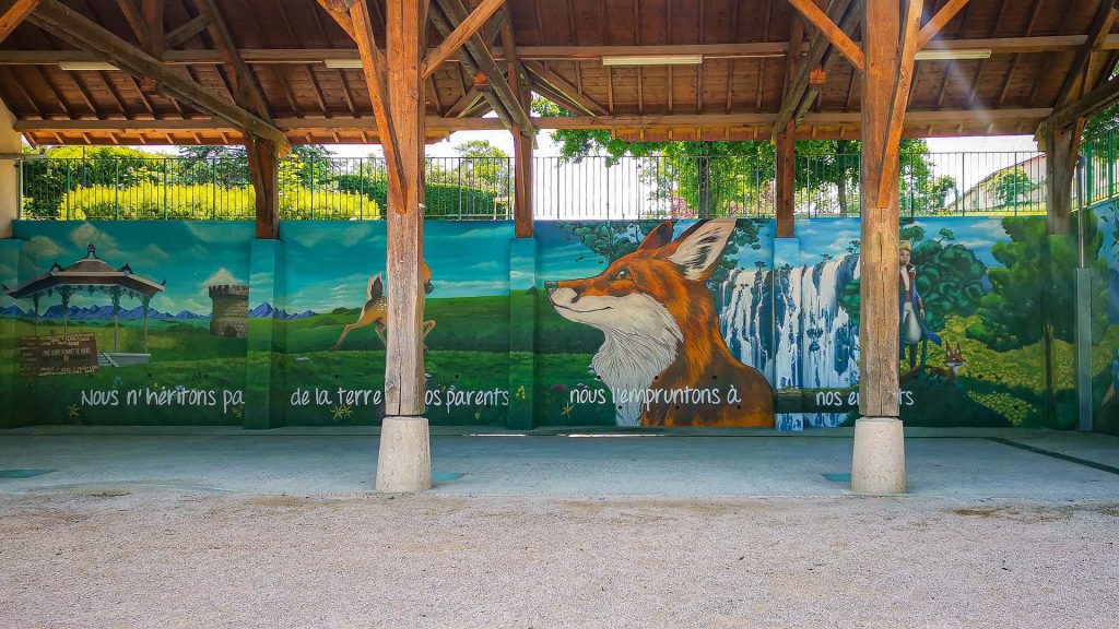Fresque graffiti ludique pour la Mairie de Saint-Bonnet-de-Mure - LB Studio
